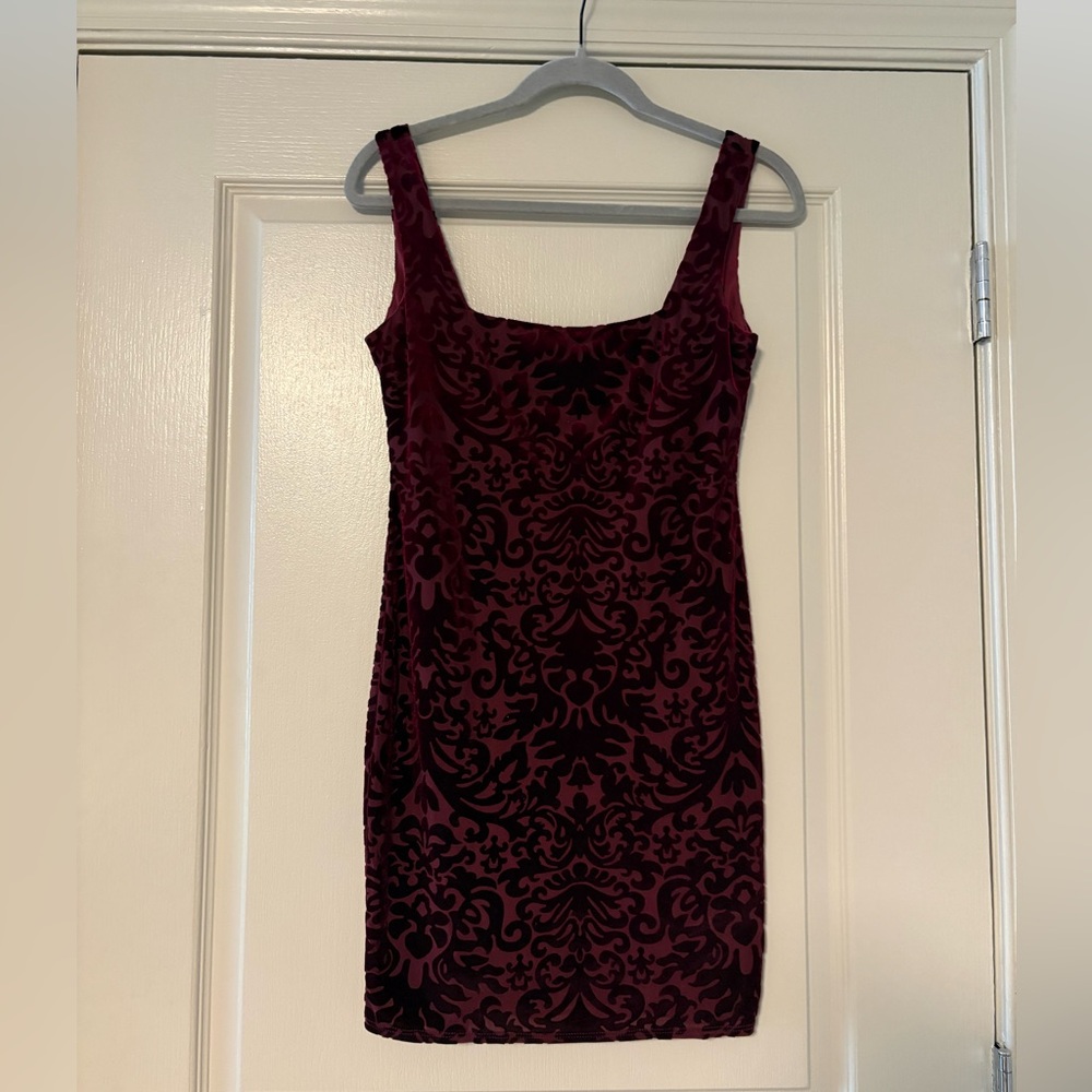 Sleeveless Burgundy Velvet Burnout Sheath Dress